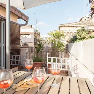 https://torre-argentina-penthouse.it-romehotels.com